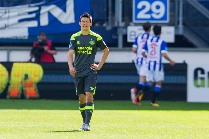 Hirving Lozano baalt na de 2-0 van sc Heerenveen.