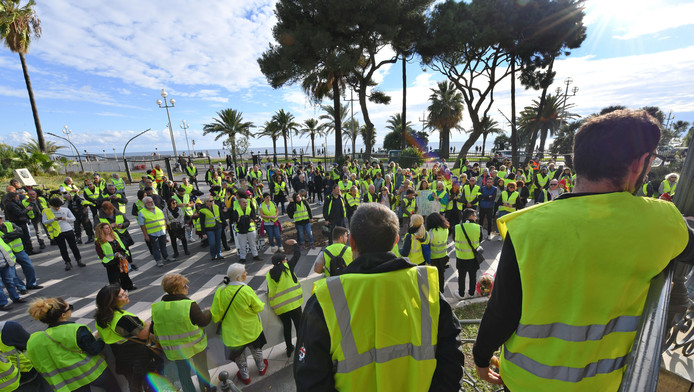 Les Gilets Jaunes Interdits De Se Rassembler à Nice Monde