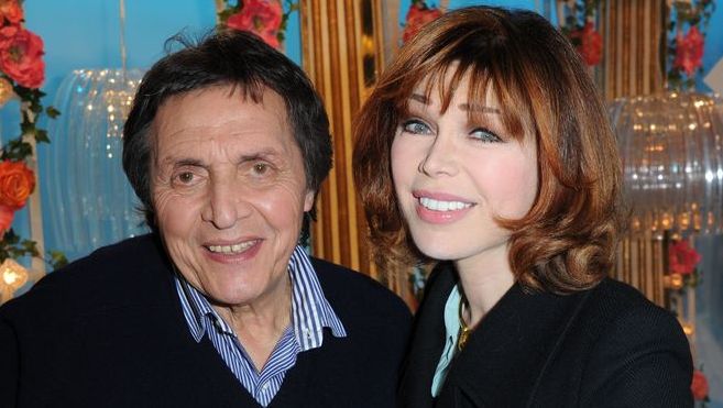 Avec Humbert Ibach, le beau-père de Douchka, elle aussi moquée pour ses interventions esthétiques.