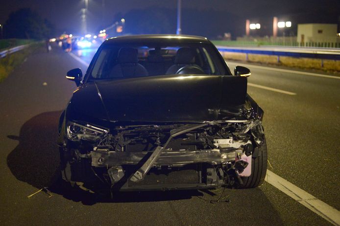 Twee auto’s zijn in de nacht van dinsdag op woensdag in botsing gekomen op de A58 bij Etten-Leur. Een van de auto’s eindigde op de kop op de weg.
