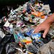 Overheid geeft bedrijfsleven twee jaar de tijd om te recyclen, anders komt er statiegeld op plastic flesjes