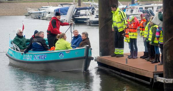 Skón schip tegen een vuile Maas | Oss eo - BD.nl