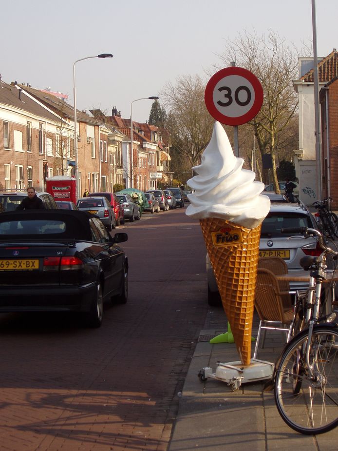 Archieffoto van een reuzenijs bij een snackbar. Foto ter illustratie.