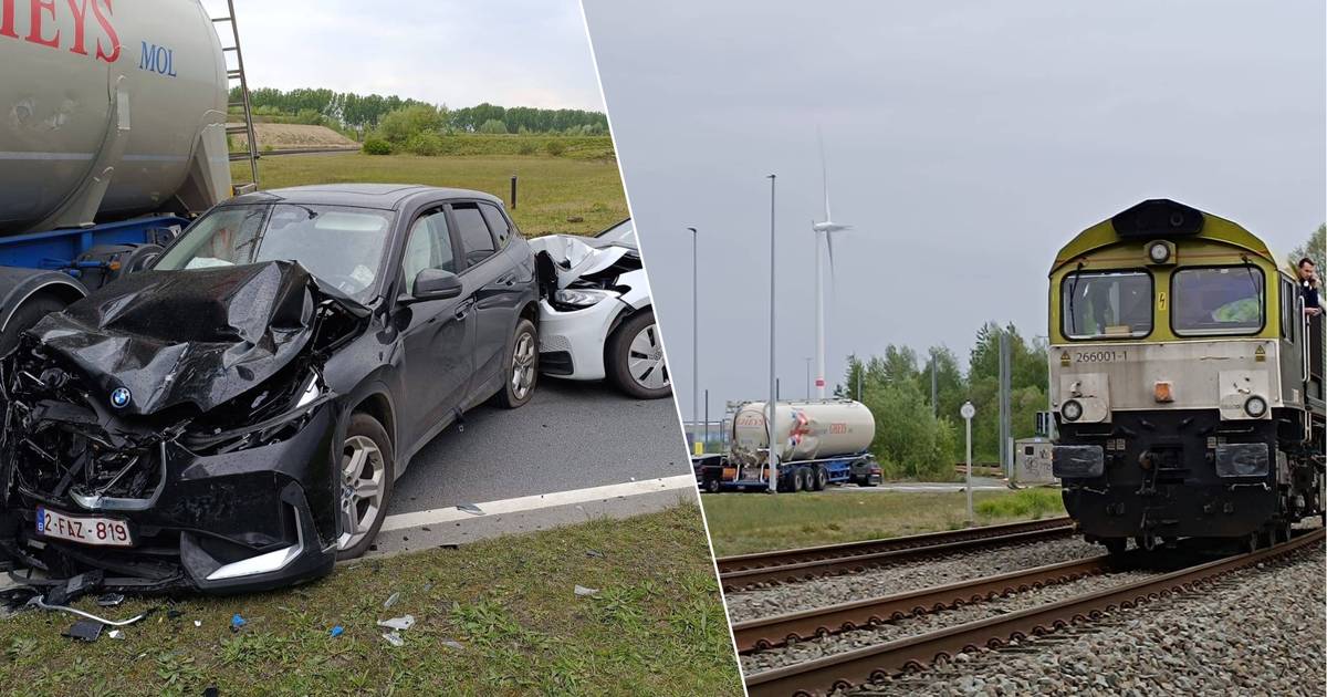 Vrachtwagen van bedrijf uit Hilvarenbeek tegen twee auto’s gekatapulteerd na botsing met trein in België.