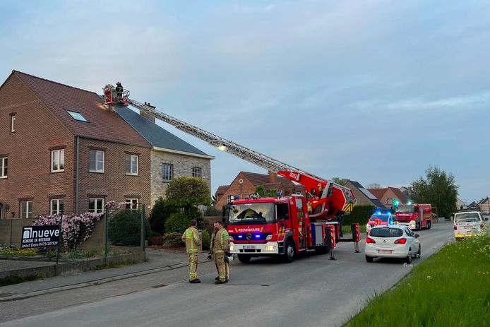 Omstreeks 20.30 uur was er een eerste schoorsteenbrand in de Jeruzalemstraat in Mere.