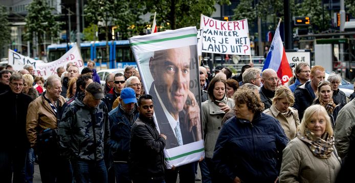 Archiefbeeld van een demonstratie tegen de strafvermindering van de moordenaar van de Nederlandse politicus Pim Fortuyn, Volkert van der G.