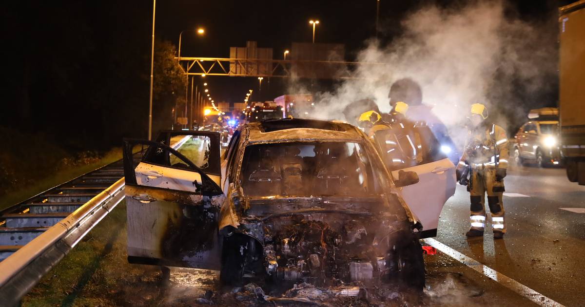 Voertuigbrand op A73 in Rijkevoort