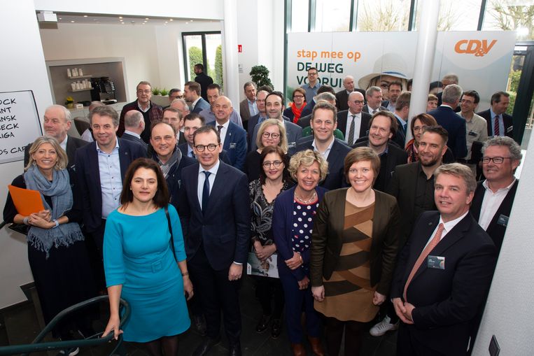 Voorzitter Wouter Beke nodigde CD&V-burgemeesters uit om de kiescampagne af te trappen die in het teken staat van levenskwaliteit. Tegelijk verspreidde de partijtop een opiniestuk over een nieuwe staatshervorming. Beeld BELGA
