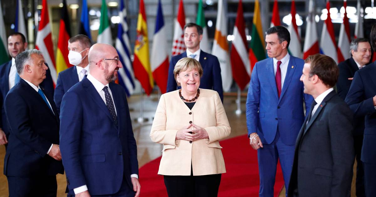 Los líderes europeos saludan a Merkel con una ovación de pie |  En el extranjero