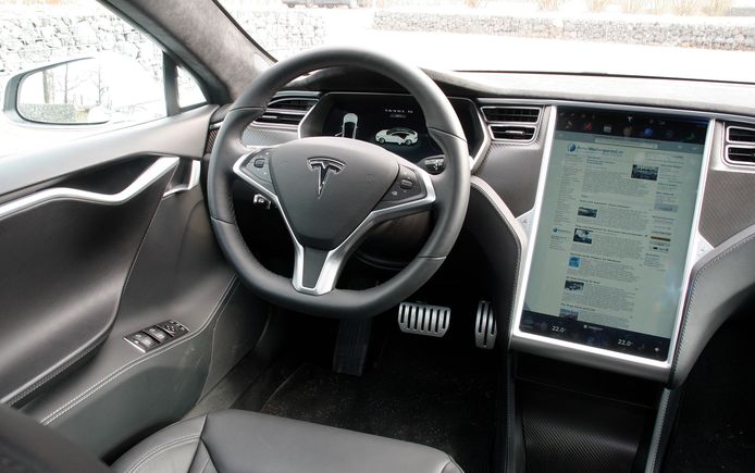 Indrukwekkend: het grote touchscreen in de Tesla Model S.