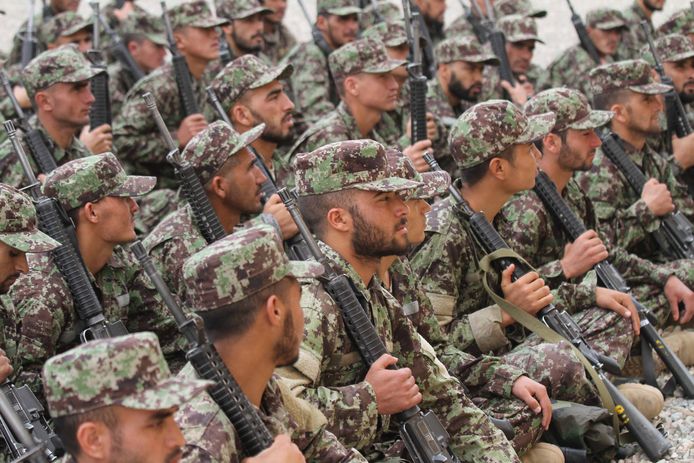 Soldaten van het Afghaanse leger tijdens een opleiding. (foto 5 mei 2021)