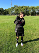 Evi terug op het voetbalveld na haar herstelperiode.
