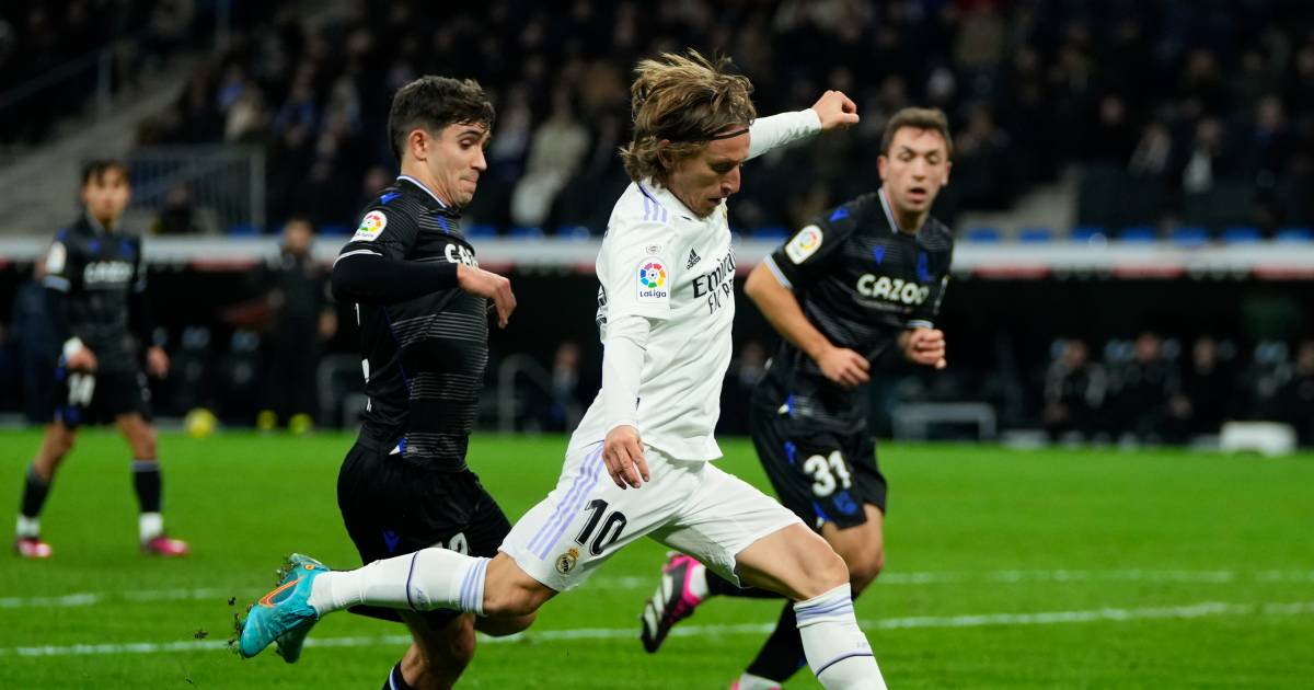 Il Real Madrid è in ritardo rispetto alla capolista Barcellona dopo aver perso occasioni contro la Real Sociedad |  calcio straniero