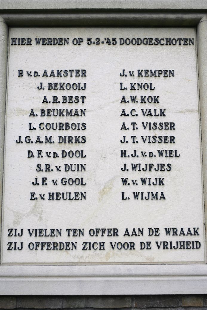 Ss Er Op Oorlogsmonument In Amersfoort Tekst ngepast Amersfoort Destentor Nl