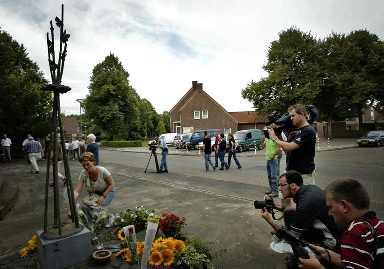 Het monument bij de Sint-Isidoruskerk in het Limburgse Heibloem ter nagedachtenis van Nicky Verstappen. Beeld ANP