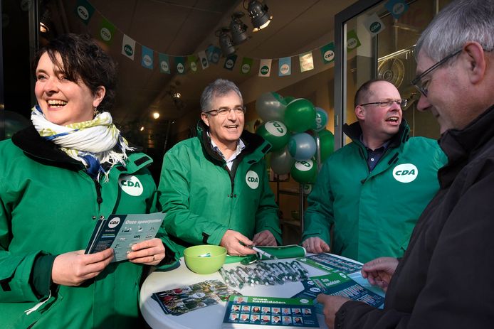 Het CDA heeft een pop-upverkiezingshonk geopend. Toos van Soest, Arjan Noorthoek en Marco Hollemans beantwoorden vragen.