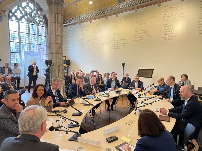 Partijen in Provinciale Staten blikken terug op de verkiezingen en kijken vooruit naar de formatie in het zogeheten duidingsdebat.