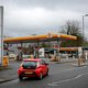 De activiteiten van Shell gaan gewoon door, toch moet het bedrijf flink bezuinigen