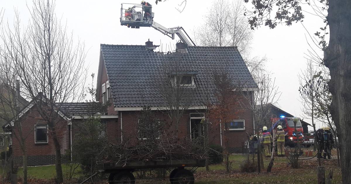 Boerderijbrand bij Hoevesteeg in Tonden snel onder controle