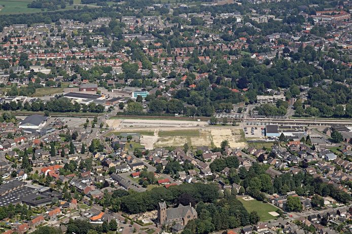 Een luchtfoto van de spoorzone in Deurne.