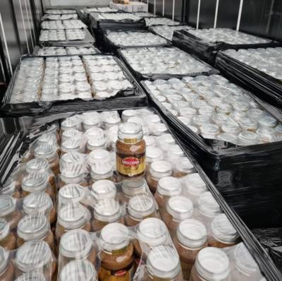 2400 kilo oploskoffie en nep-merkkleding: megalading gestolen spullen gevonden in containers in Oud 