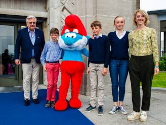 IN BEELD: prins Laurent neemt kinderen mee naar expo Smurfenavontuur