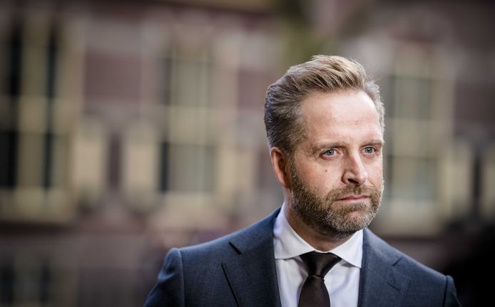 Hugo de Jonge, minister voor Volkshuisvesting en Ruimtelijke Ordening, bij aankomst op het Binnenhof voorafgaand aan de wekelijkse ministerraad.