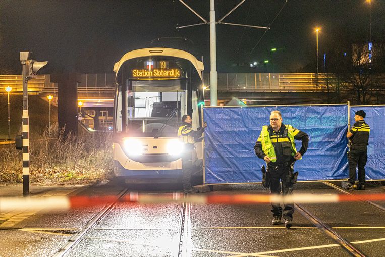 Op de Kingsfordweg is een persoon om het leven gekomen bij een aanrijding met een tram. Beeld ANP / Inter Visual Studio