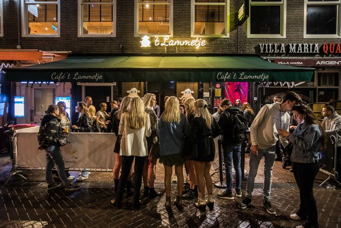 Vegetatie repertoire slagader Niet alle Amsterdamse horeca hield zich aan de regels: 'Dit weekend kom je  niet met een zelftest binnen' | Amsterdam | AD.nl