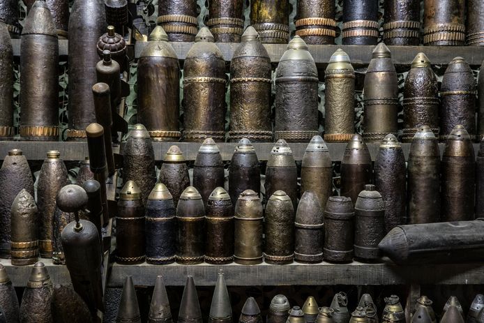Bommen en granaten uit de Eerste Wereldoorlog in een musuem.