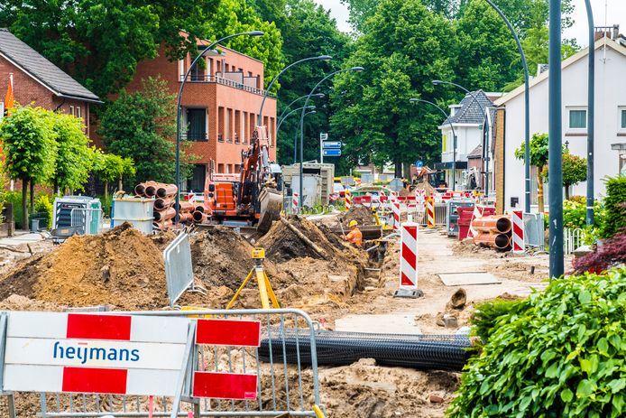 Werkzaamheden aan de Deurningerstraat.