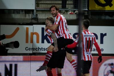 Hattrick Veldwijk houdt Sparta aan kop