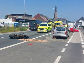 Inhaalmanoeuvre loopt fout: motorrijder gewond