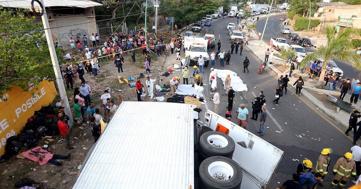 Meer dan 50 doden bij ongeluk met vrachtauto vol migranten in Mexico.