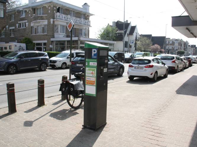 Ruim 1730 mensen vroegen hun parkeerabonnement al aan: “Tijdens seizoen zo goed als overal betalend parkeren in De Panne”