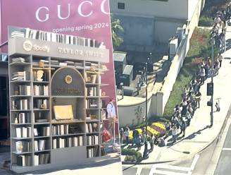 KIJK. Taylor Swift-gekte in Los Angeles  nadat pop-up bibliotheek verschijnt: honderden fans wachten urenlang in de rij