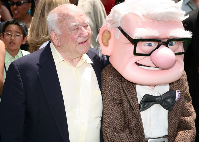 Acteur Ed Asner met het door hem ingesproken personage Carl Fredricksen in de Pixar-film Up in 2009.