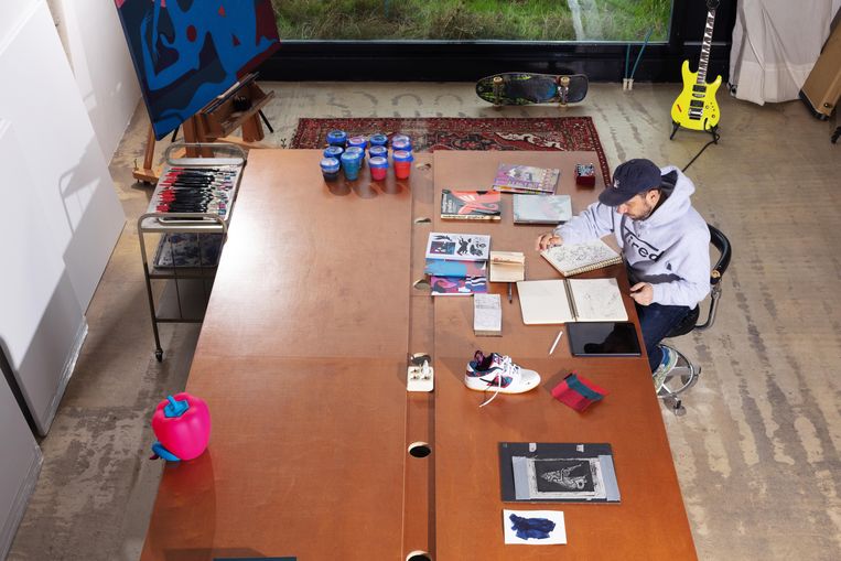 Piet Parra in zijn studio. Beeld Jaap Scheeren | fotografie assistent: Xandrine Koller