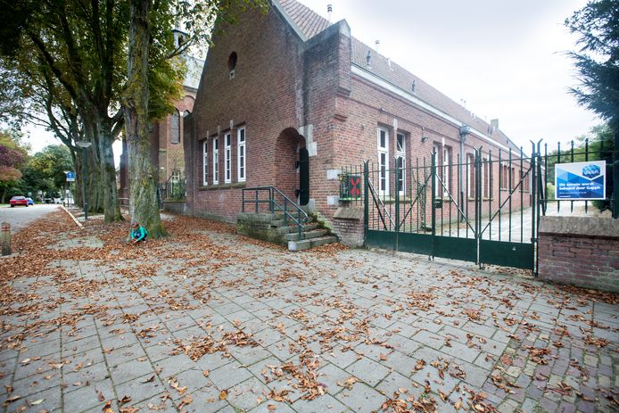 oorsprong strip meesteres Vught zet monumentaal schoolgebouw te koop | Den Bosch, Vught | bd.nl