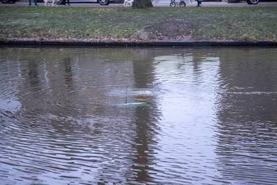 Patrick uit Elburg wil na potje volleybal het ijs van zijn voorruit krabben en dan gebeurt dit...