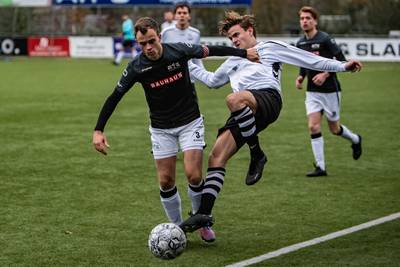 Zonder trainer René Remie langs de lijn staan de spelers van ATC’65 met dubbele gevoelens op het vel