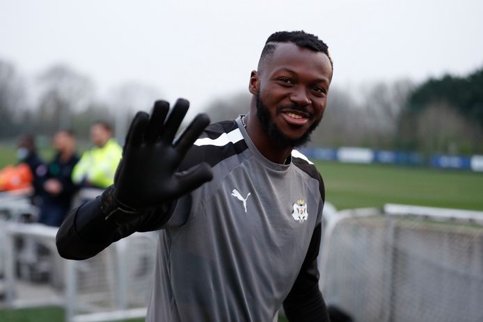 Een bekend gezicht op Neerpede: Hervé Koffi, doelman van Charleroi.