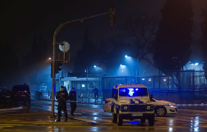 Politiebewaking bij de Amerikaanse ambassade in Podgorica, Montenegro