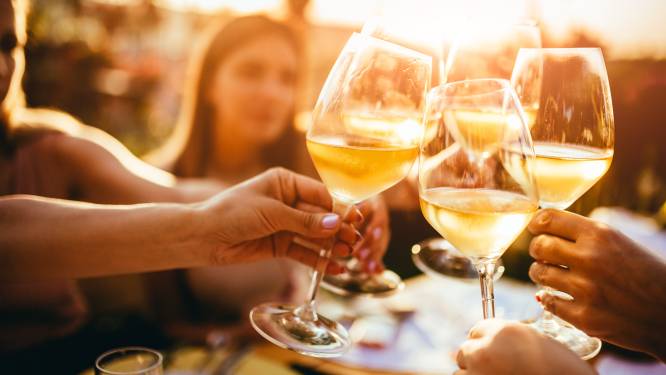 Daar is de lentezon! 10 originele wijnbars met gezellig terras om het weekend in te zetten