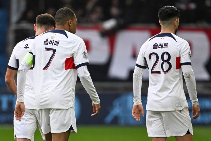 Mbappe and Soler with Korean name printed.