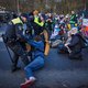 Zo'n 700 klimaatactivisten aangehouden bij demonstratie XR op A12