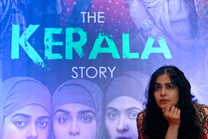 Bollywood-actrice Adah Sharma tijdens een persconferentie van de film 'The Kerala Story' in Kolkata op 19 mei 2023.