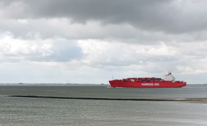 Scheepvaart op de Westerschelde.