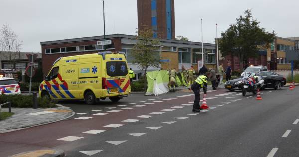 Scooterrijder raakt gewond bij aanrijding met auto in Veenendaal.