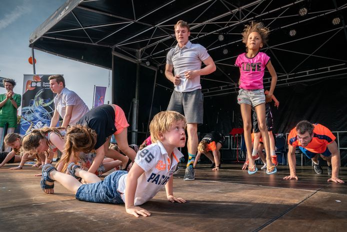 Deelnemers in actie tijdens de nacht van het sportende kind bij de Maaspoorthal, een van de onderdelen van het IAG Sportevent in 2019.  De kans is klein dat er later dit jaar nog een ingekrompen versie door kan gaan.
